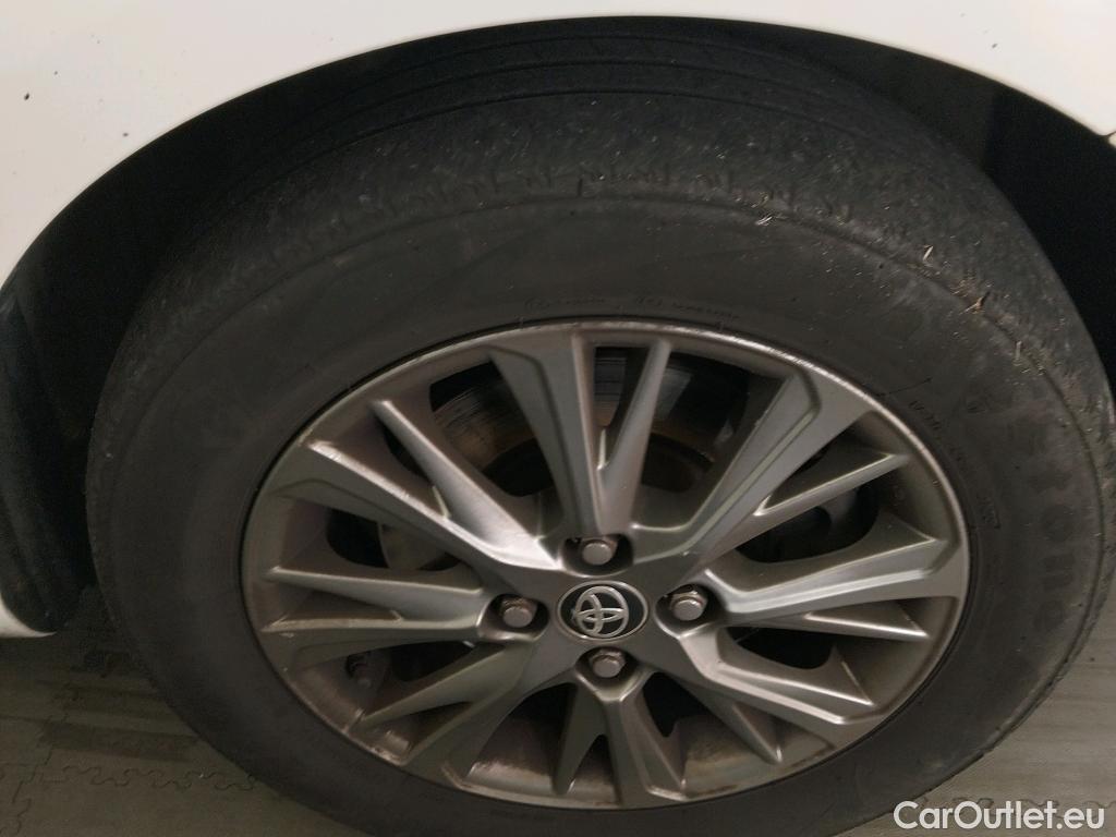  Toyota  Yaris TOYOTA  / 2017 / 5P / berlina con portón 1.5 100H Active #16