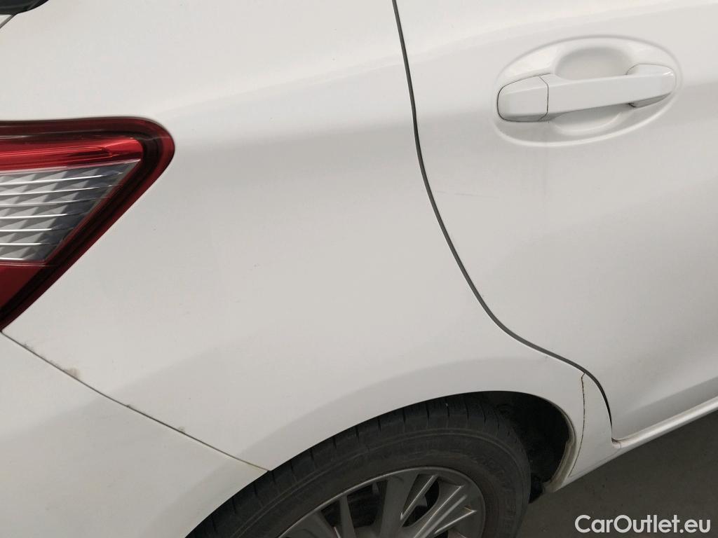  Toyota  Yaris TOYOTA  / 2017 / 5P / berlina con portón 1.5 100H Active #13