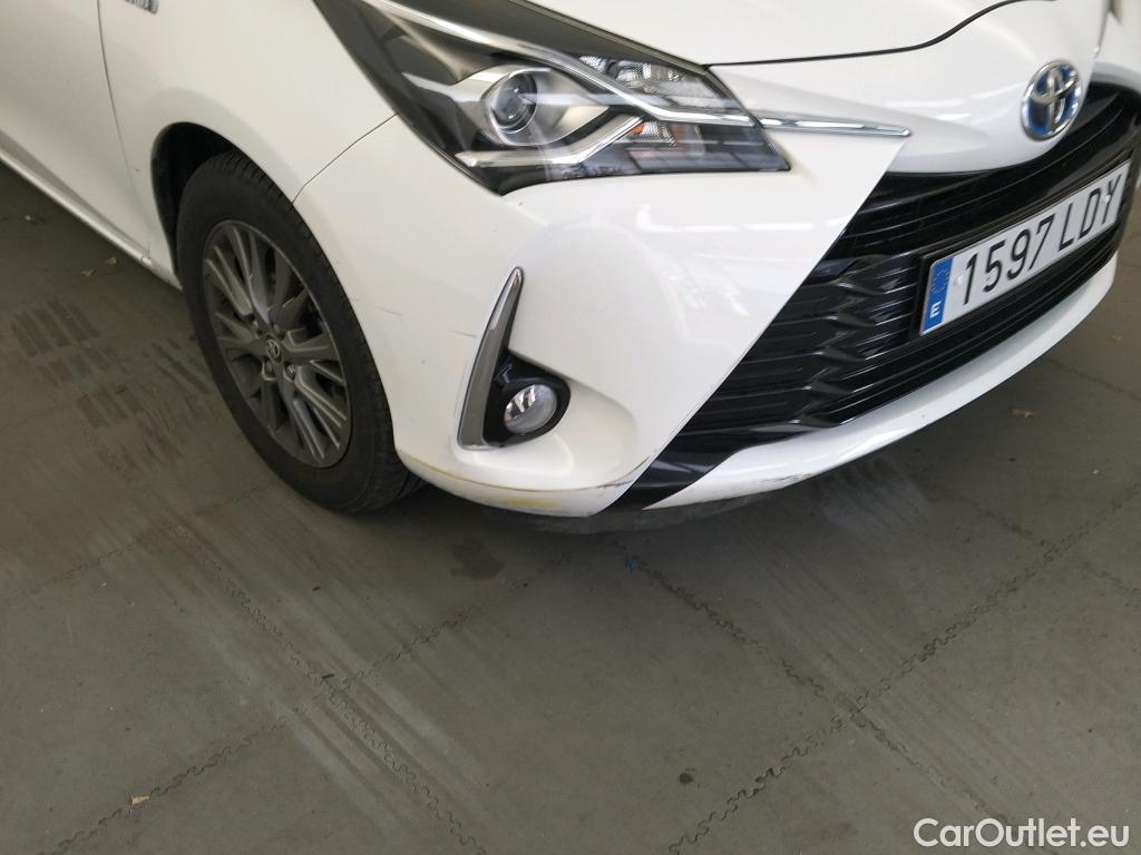  Toyota  Yaris TOYOTA  / 2017 / 5P / berlina con portón 1.5 100H Active #13