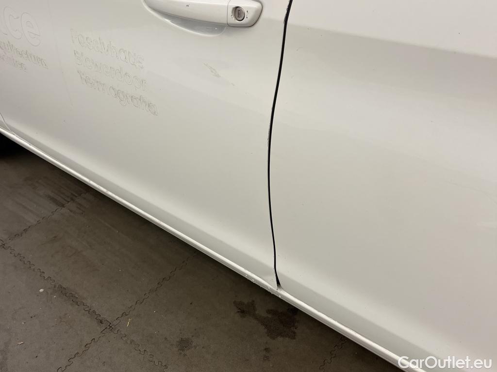  Peugeot  308 PEUGEOT  / 2017 / 5P / berlina con portón 5p Active Pack BlueHDi 130 S&S (AC) #1