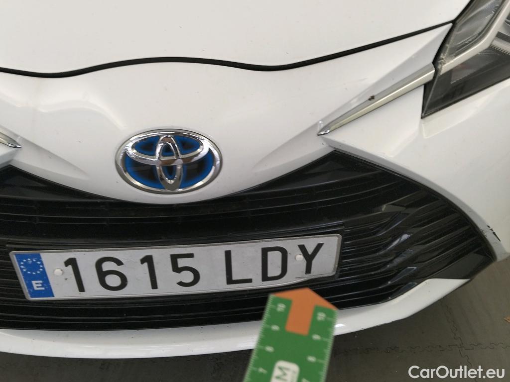  Toyota  Yaris TOYOTA  / 2017 / 5P / berlina con portón 1.5 100H Active #18