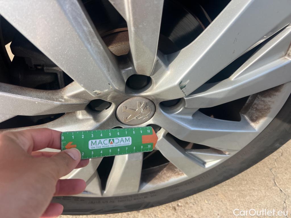  Peugeot  3008 PEUGEOT  / 2020 / 5P / todoterreno 1.5 BlueHDi 96kW (130CV) S&S Active Pack (AC4) #12