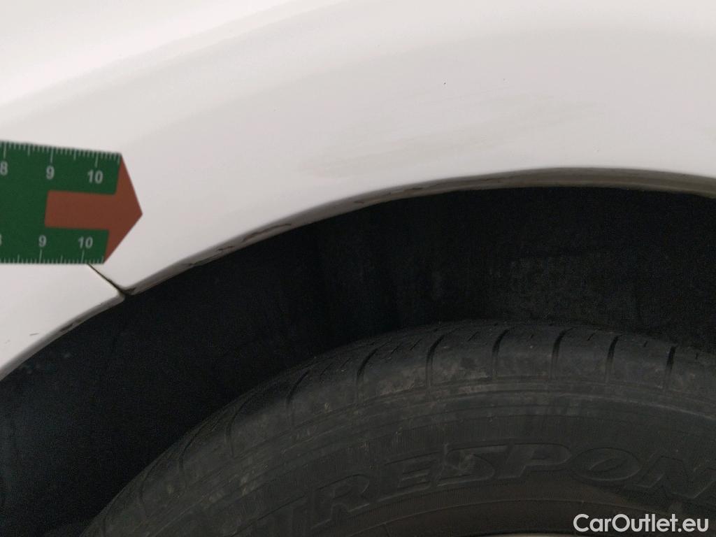  Toyota  Yaris TOYOTA  / 2017 / 5P / berlina con portón 1.5 100H Active #7