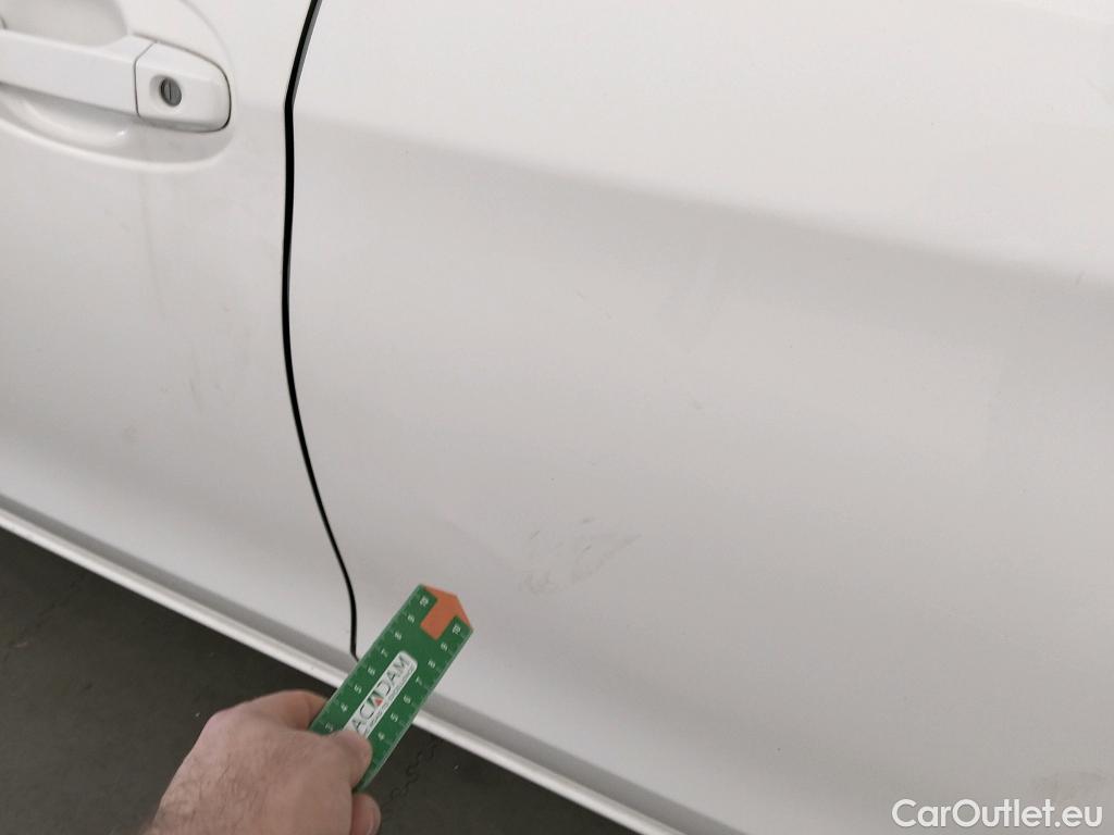  Toyota  Yaris TOYOTA  / 2017 / 5P / berlina con portón 1.5 100H Active #2