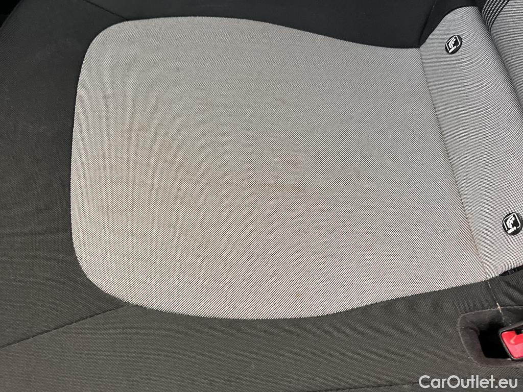  Hyundai  i10 HYUNDAI  / 2020 / 5P / berlina con portón 1.0 Essence #6