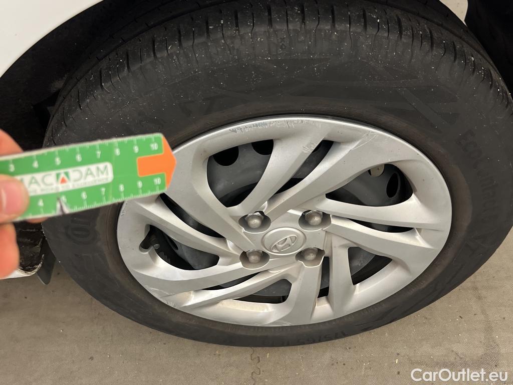  Hyundai  i10 HYUNDAI  / 2020 / 5P / berlina con portón 1.0 Essence #20