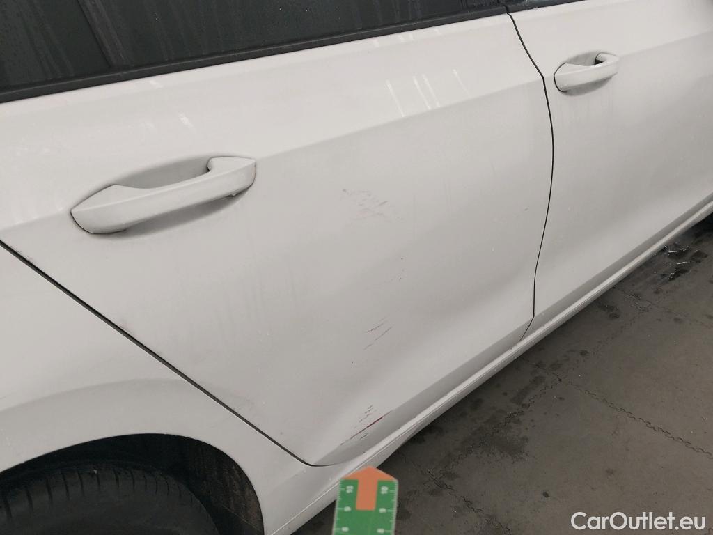  Volkswagen  Golf  VOLKSWAGEN / 2020 / 5P / berlina con portón Life 2.0 TDI 85kW (115CV) (CM) #4