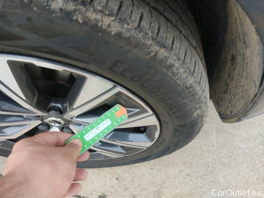  Volvo  XC60 VOLVO  / 2017 / 5P / todoterreno 2.0 B4 D Momentum Pro Auto #4