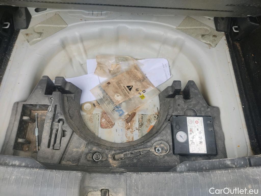  Volkswagen  T-ROC VOLKSWAGEN  / 2017 / 5P / todoterreno Advance 2.0 TDI 85kW (115CV) #4