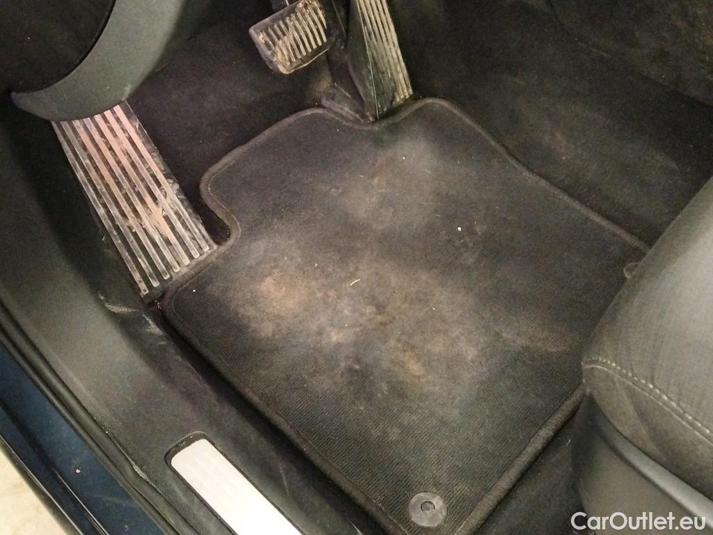  Volvo  XC60 VOLVO  / 2017 / 5P / todoterreno 2.0 B4 D AWD Momentum Pro Auto #16