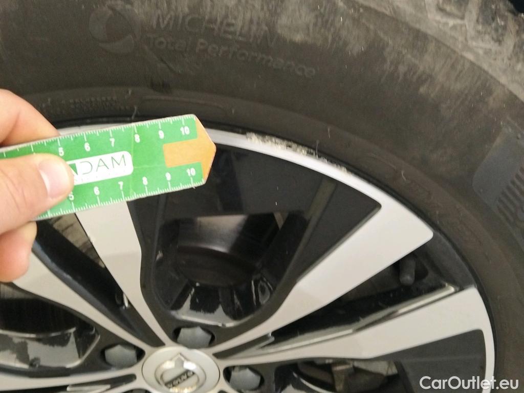  Volvo  XC60 VOLVO  / 2017 / 5P / todoterreno 2.0 B4 D AWD Momentum Pro Auto #8