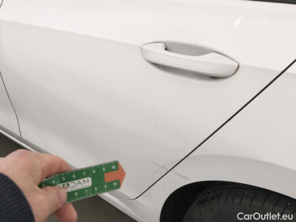  Volkswagen  Golf  VOLKSWAGEN / 2020 / 5P / berlina con portón Life 2.0 TDI 85kW (115CV) (CM) #12