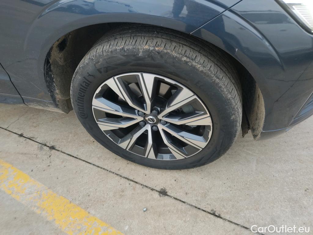  Volvo  XC60 VOLVO  / 2017 / 5P / todoterreno 2.0 B4 D Momentum Pro Auto #3