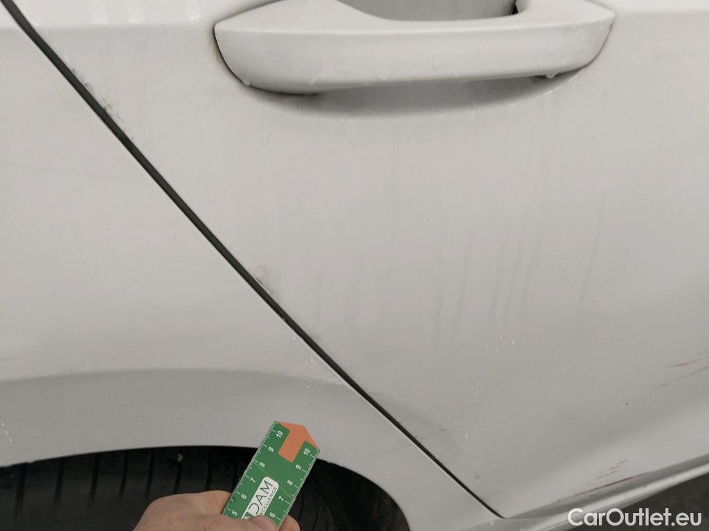  Volkswagen  Golf  VOLKSWAGEN / 2020 / 5P / berlina con portón Life 2.0 TDI 85kW (115CV) (CM) #18