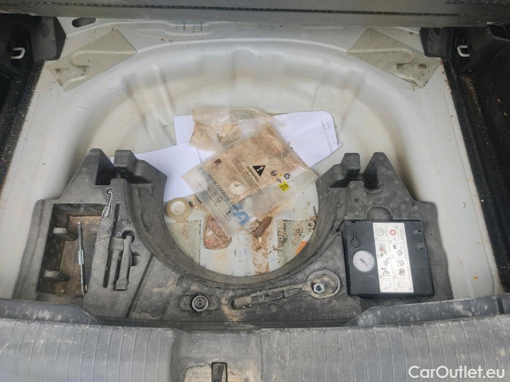  Volkswagen  T-ROC VOLKSWAGEN  / 2017 / 5P / todoterreno Advance 2.0 TDI 85kW (115CV) #3