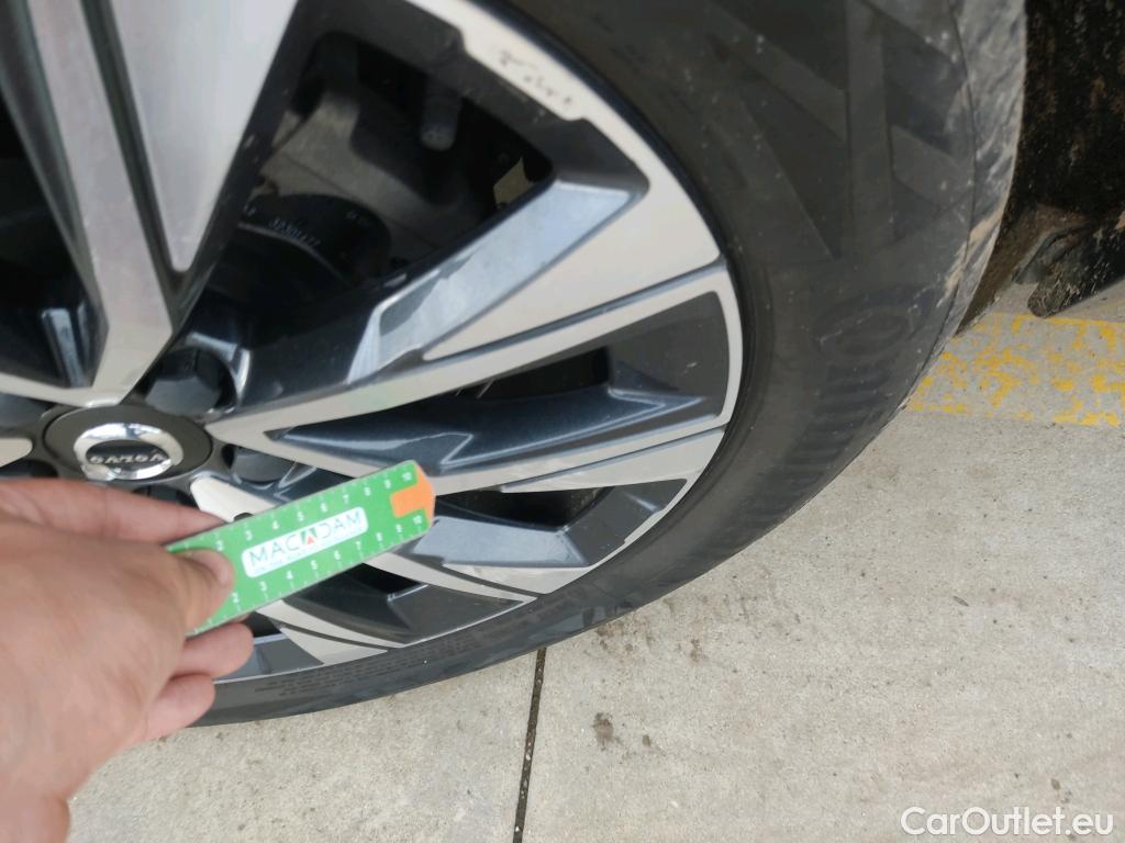  Volvo  XC60 VOLVO  / 2017 / 5P / todoterreno 2.0 B4 D Momentum Pro Auto #2