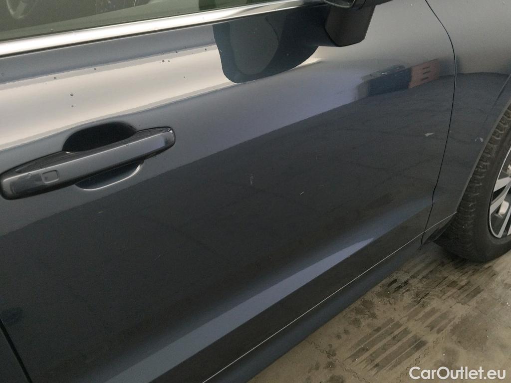  Volvo  XC60 VOLVO  / 2017 / 5P / todoterreno 2.0 B4 D AWD Momentum Pro Auto #21