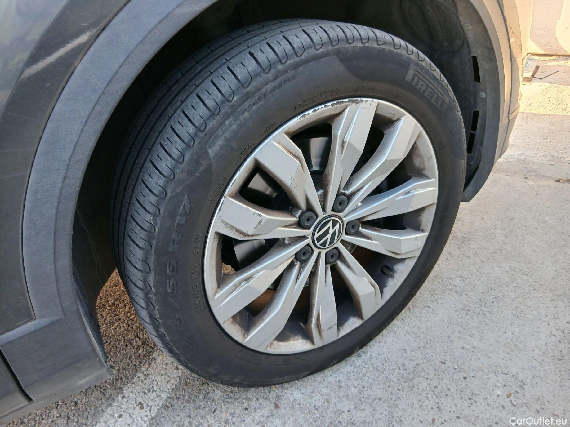  Volkswagen  T-ROC VOLKSWAGEN  / 2017 / 5P / todoterreno Advance 2.0 TDI 110kW (150CV) DSG (AC2) #29