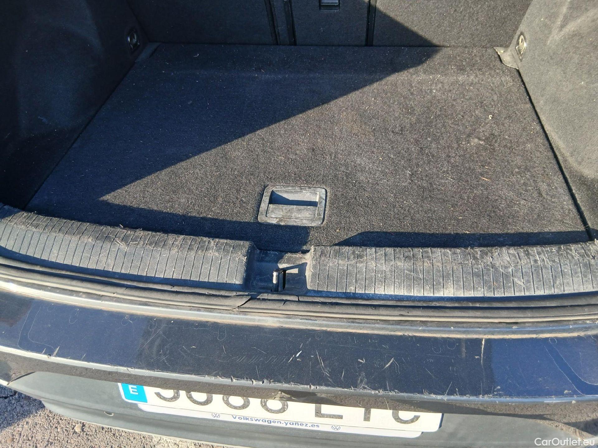  Volkswagen  T-ROC VOLKSWAGEN  / 2017 / 5P / todoterreno Advance 2.0 TDI 110kW (150CV) DSG (AC2) #13