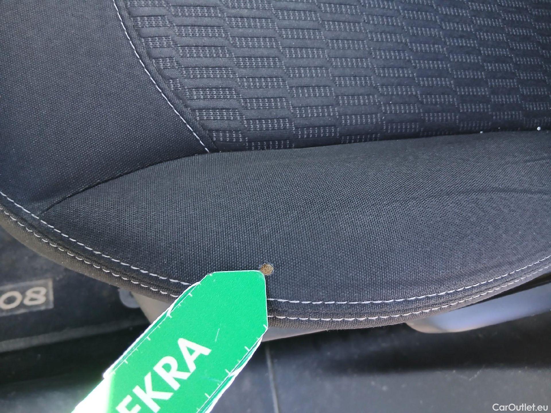  Peugeot  208 PEUGEOT  / 2015 / 5P / berlina con portón 5P ACTIVE BlueHDi 73kW (100CV) #4