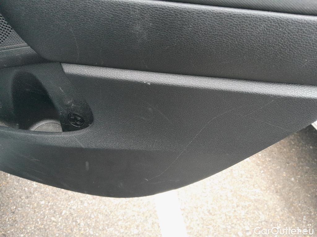  KIA  Cee'd KIA Ceed / 2018 / 5P / berlina con portón 1.0 T-GDi 74kW (100CV) Drive #12