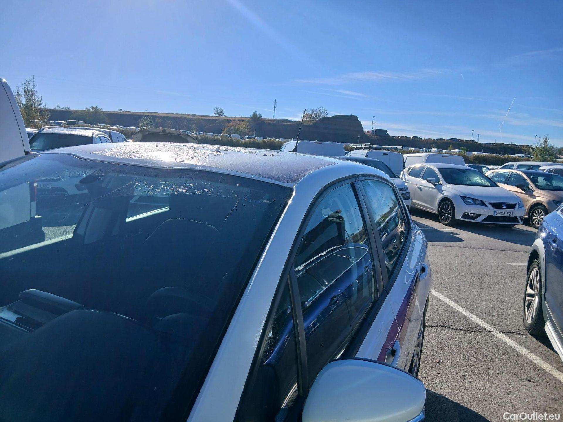  Peugeot  208 PEUGEOT  / 2015 / 5P / berlina con portón 5P ACTIVE BlueHDi 73kW (100CV) #18