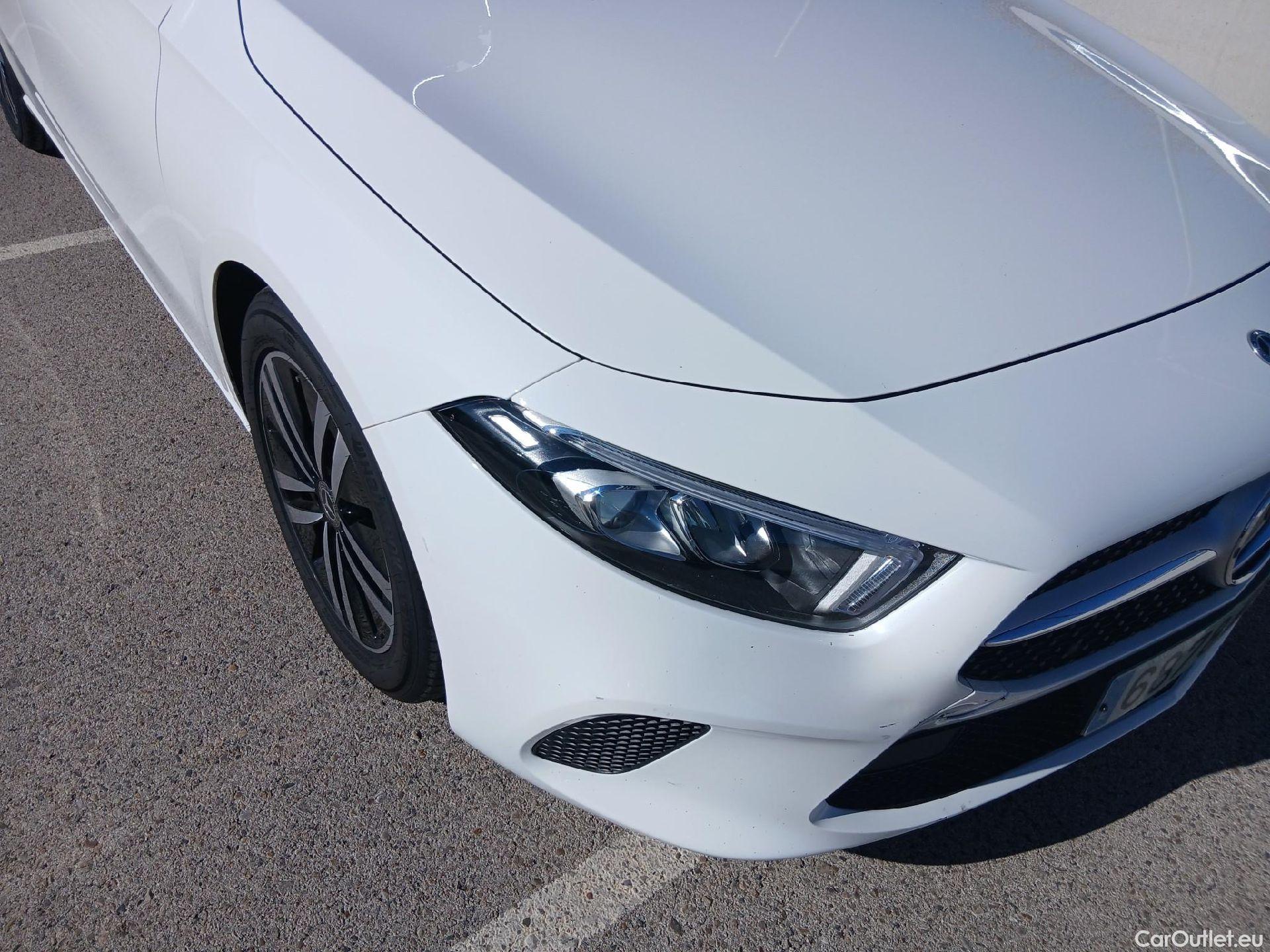  Mercedes  A-Klasse MERCEDES-BENZ Clase A / 2018 / 5P / berlina con portón A 180 #12