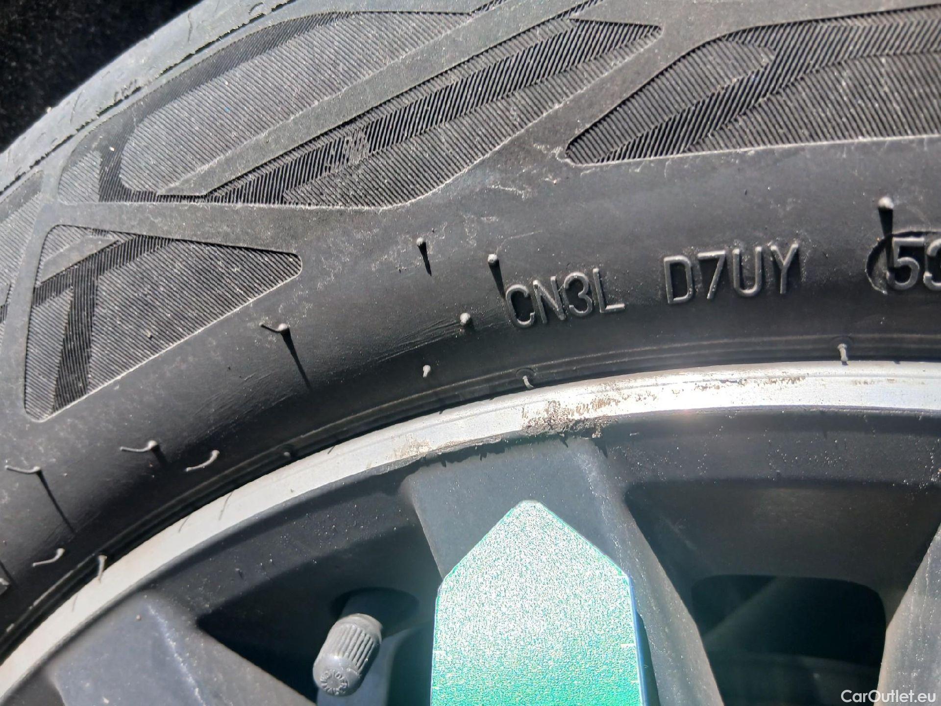  Volkswagen  Tiguan VOLKSWAGEN  / 2020 / 5P / todoterreno Life 2.0 TDI 110kW (150CV) DSG #31