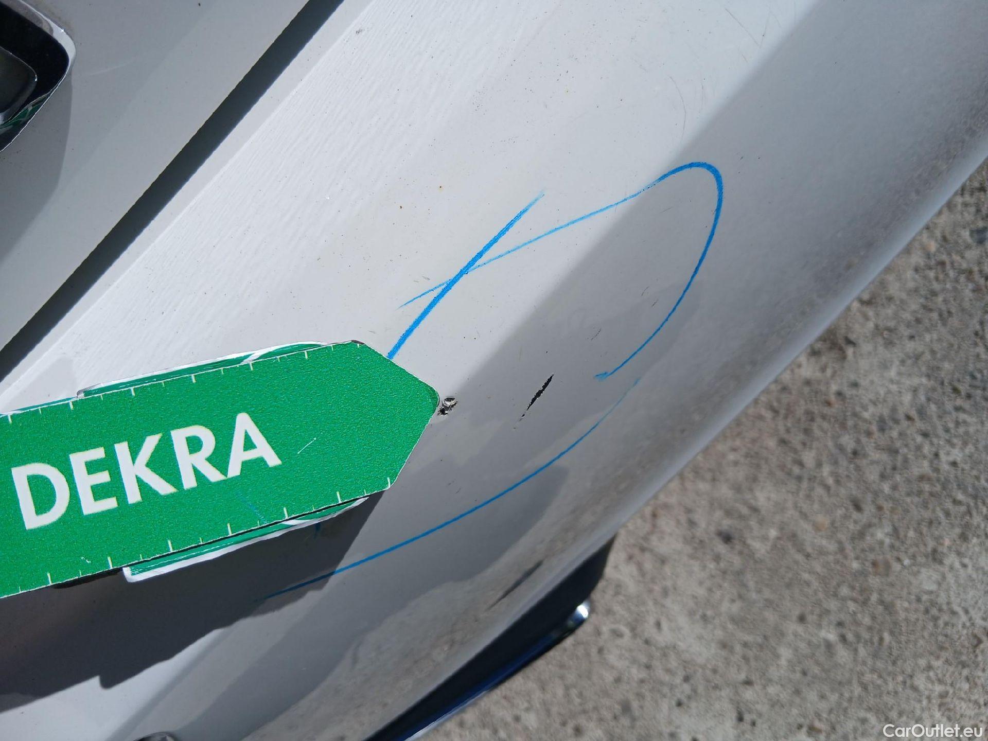  Mercedes  A-Klasse MERCEDES-BENZ Clase A / 2018 / 5P / berlina con portón A 180 #22