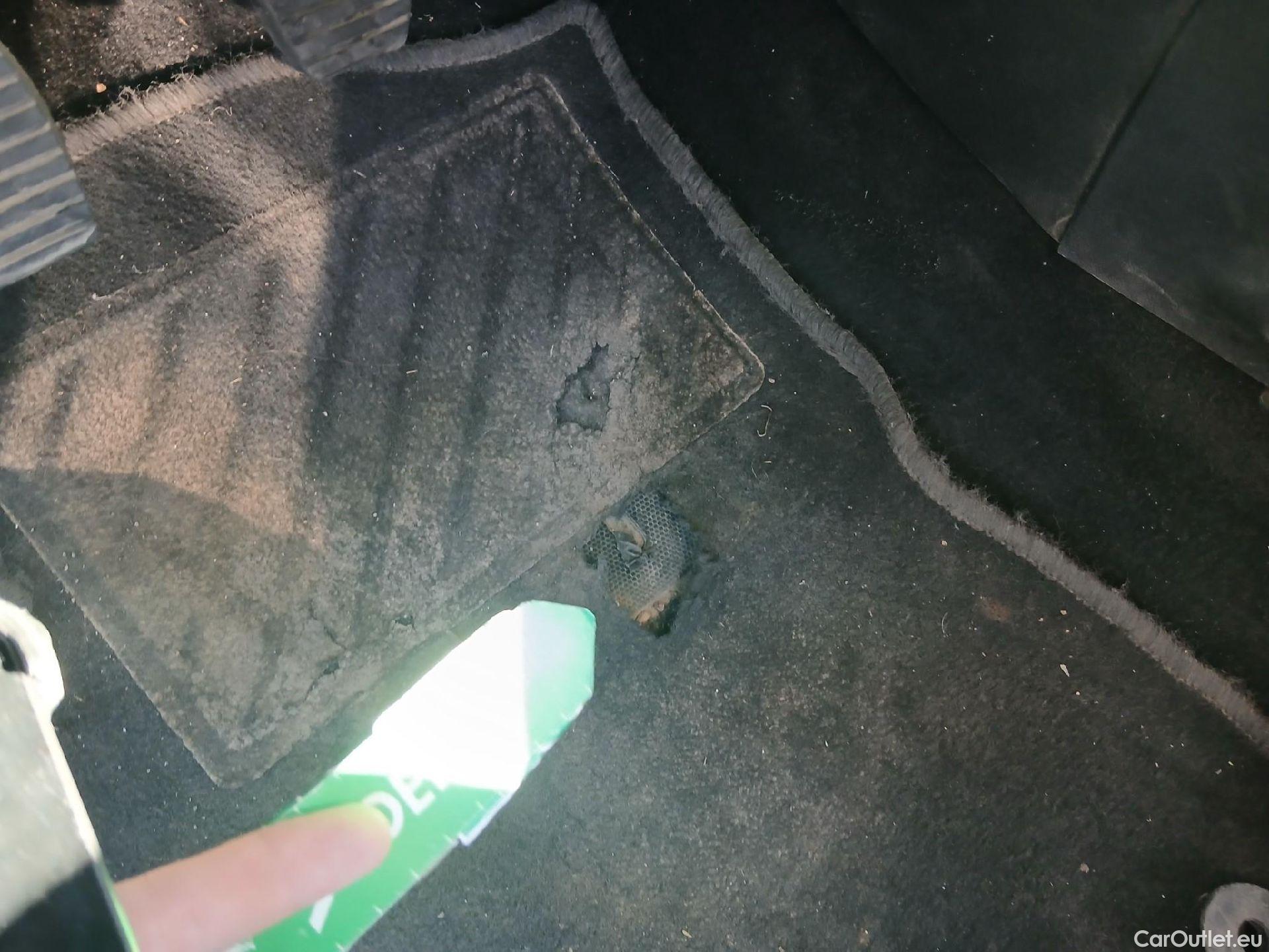  Peugeot  208 PEUGEOT  / 2015 / 5P / berlina con portón 5P ACTIVE BlueHDi 73kW (100CV) #6