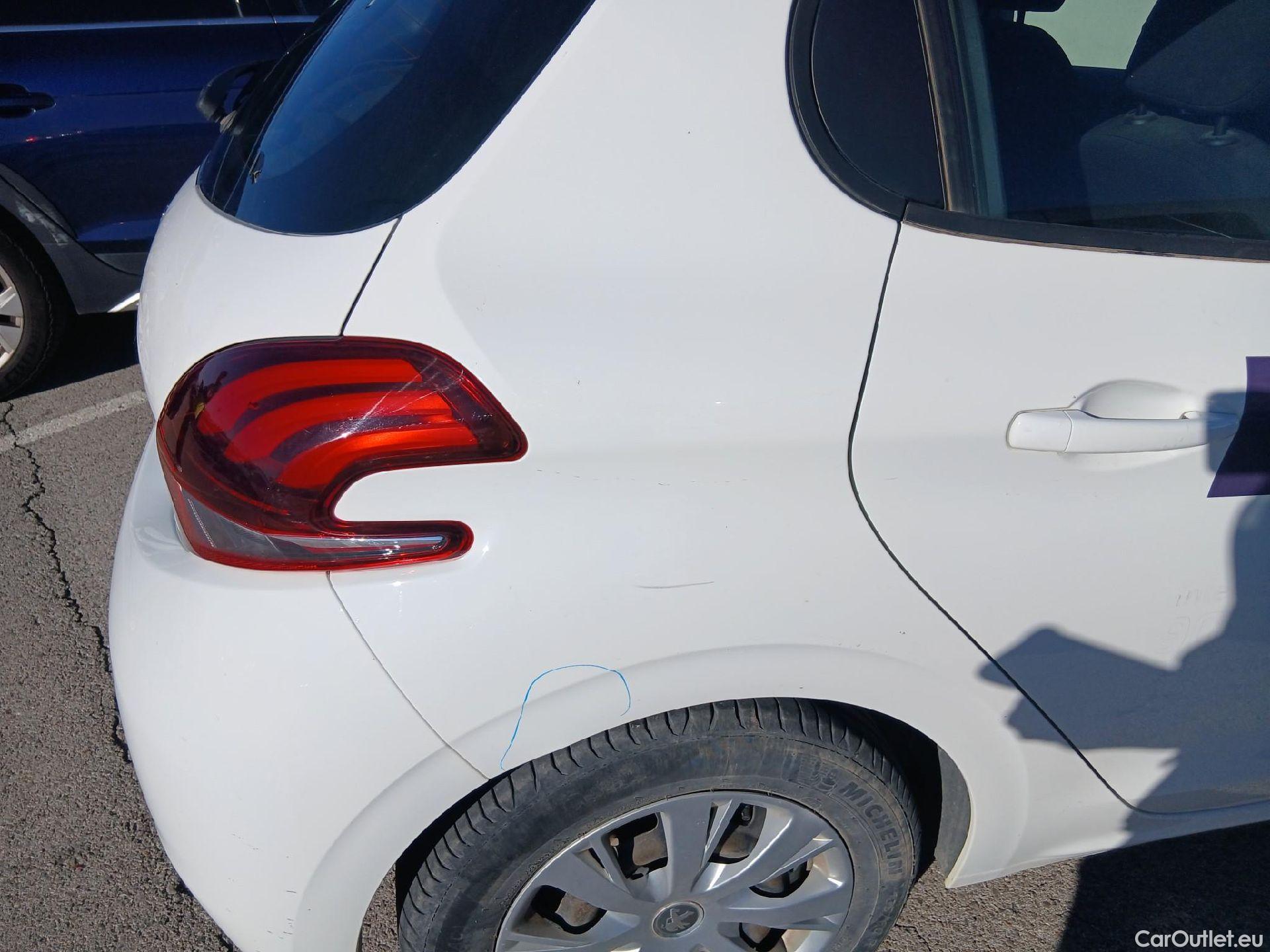  Peugeot  208 PEUGEOT  / 2015 / 5P / berlina con portón 5P ACTIVE BlueHDi 73kW (100CV) #27