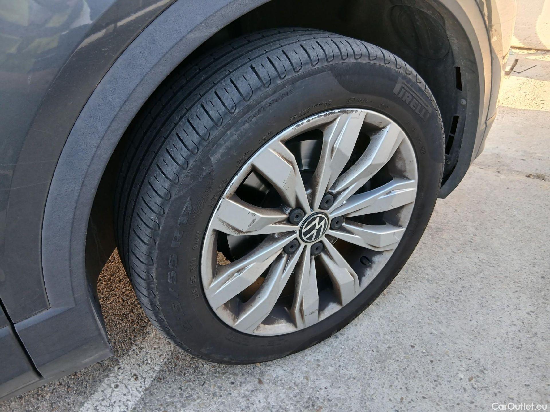  Volkswagen  T-ROC VOLKSWAGEN  / 2017 / 5P / todoterreno Advance 2.0 TDI 110kW (150CV) DSG (AC2) #27