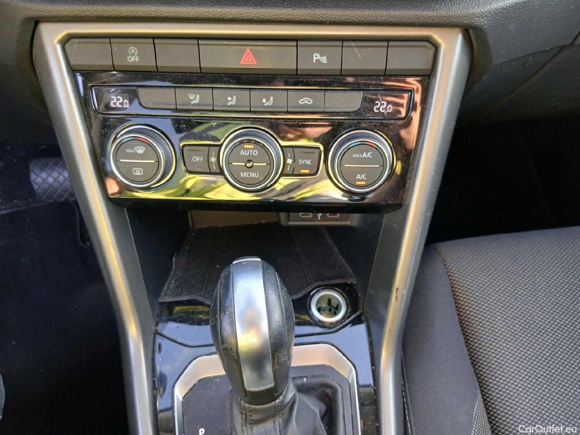  Volkswagen  T-ROC VOLKSWAGEN  / 2017 / 5P / todoterreno Advance 2.0 TDI 110kW (150CV) DSG (AC2) #34