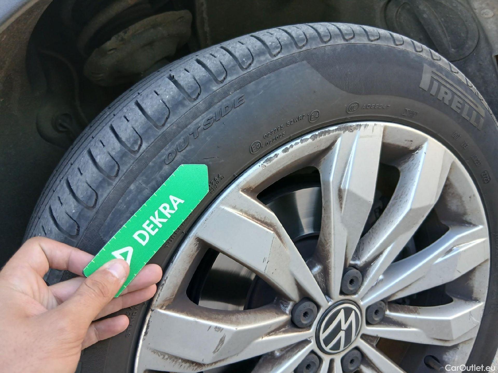  Volkswagen  T-ROC VOLKSWAGEN  / 2017 / 5P / todoterreno Advance 2.0 TDI 110kW (150CV) DSG (AC2) #30