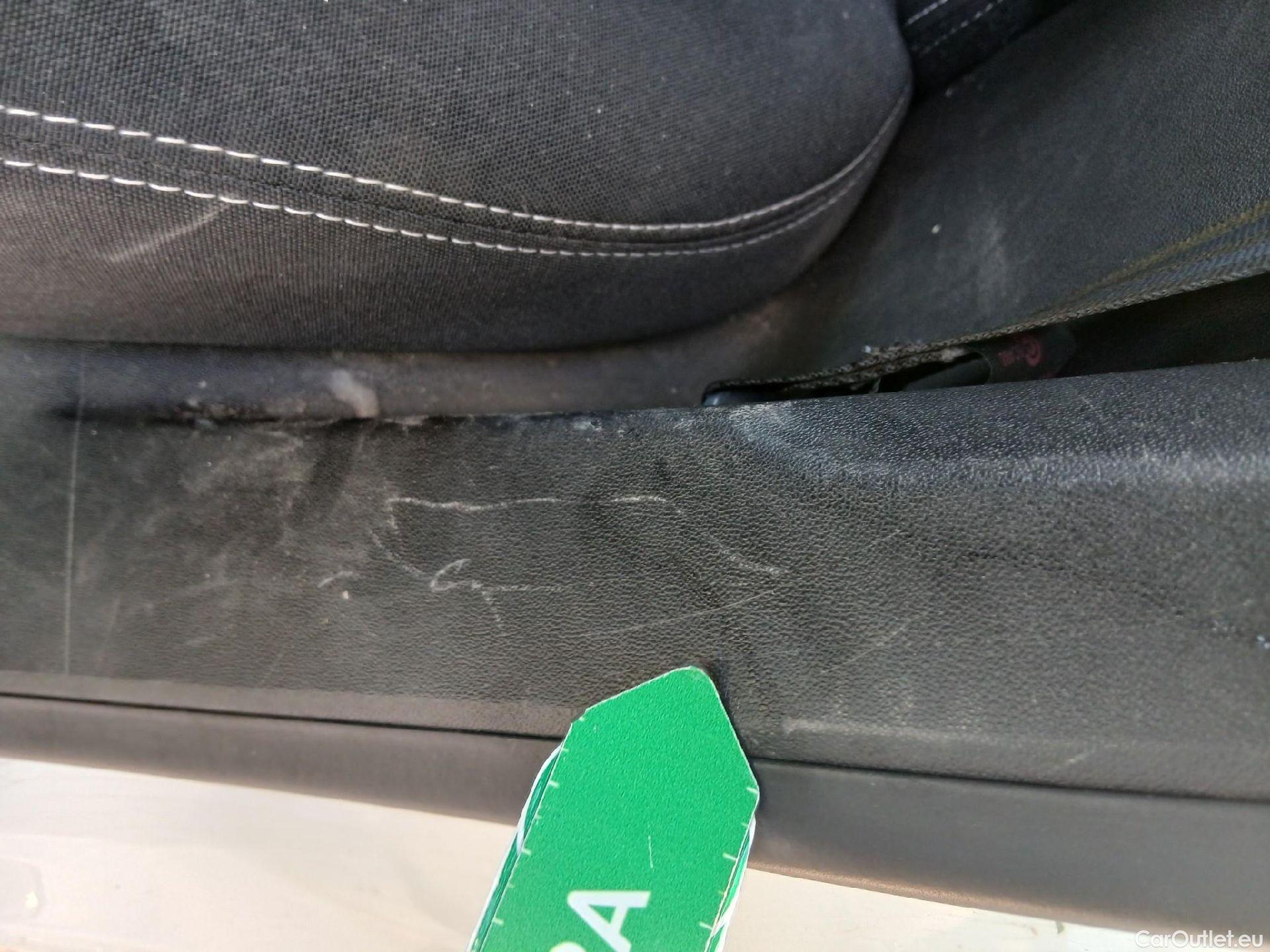  Peugeot  208 PEUGEOT  / 2015 / 5P / berlina con portón 5P ACTIVE BlueHDi 73kW (100CV) #2