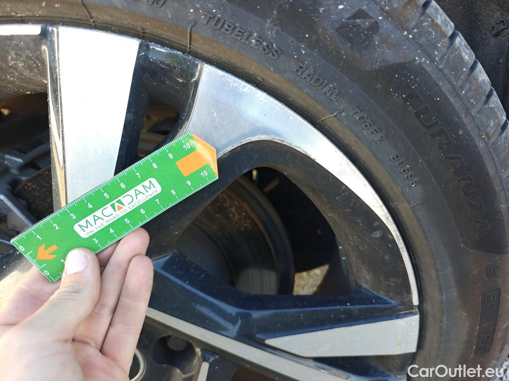  Toyota  C-HR TOYOTA  / 2019 / 5P / todoterreno 1.8 125H Advance #4