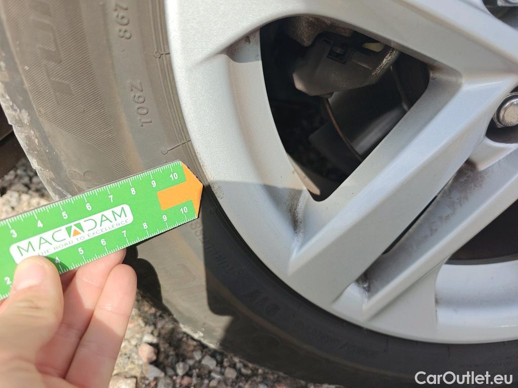  Toyota  Corolla TOYOTA  1.8 125H ACTIVE TECH E-CVT #52