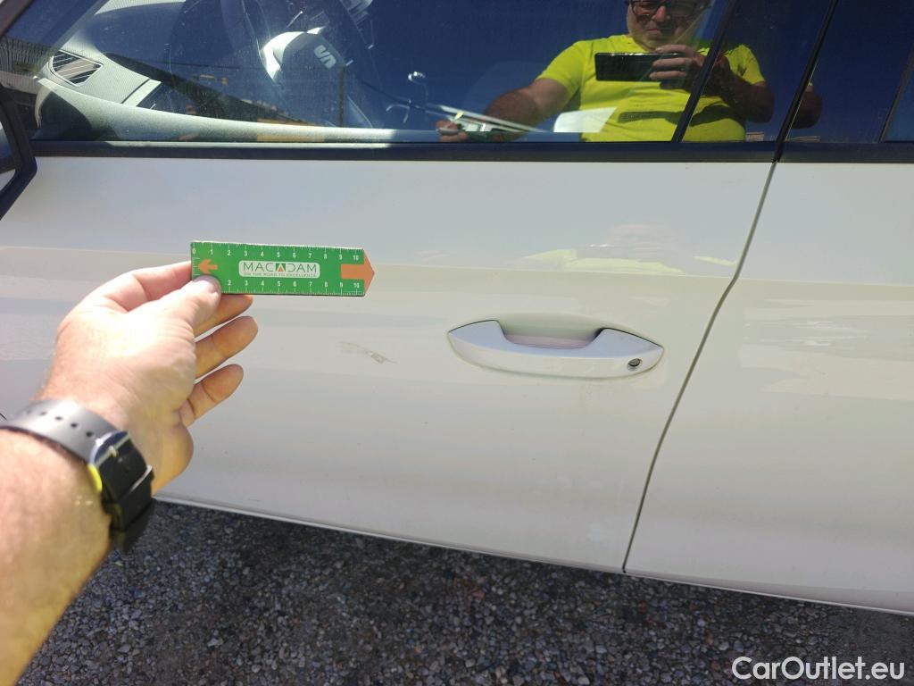  Land Rover  Discovery SEAT León / 2020 / 5P / berlina con portón / 2.0 TDI 85kW S&S Style XL(SP) #1