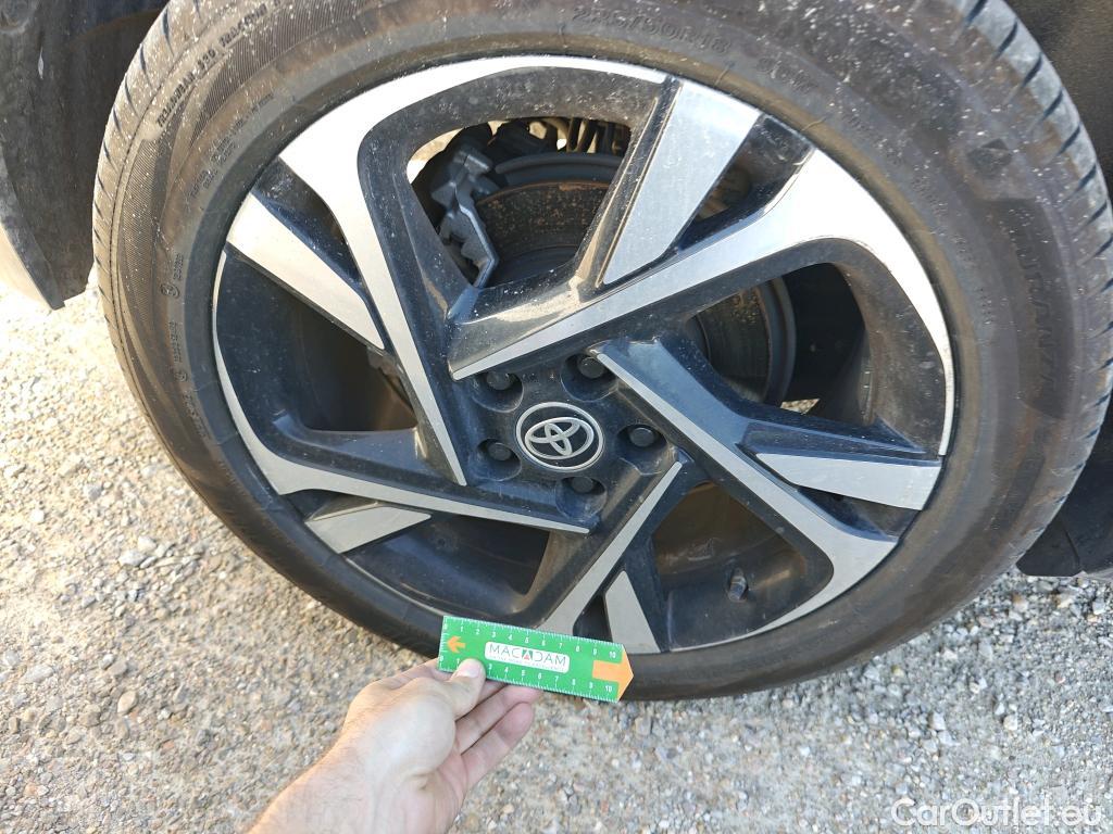  Toyota  C-HR TOYOTA  / 2019 / 5P / todoterreno 1.8 125H Advance #3