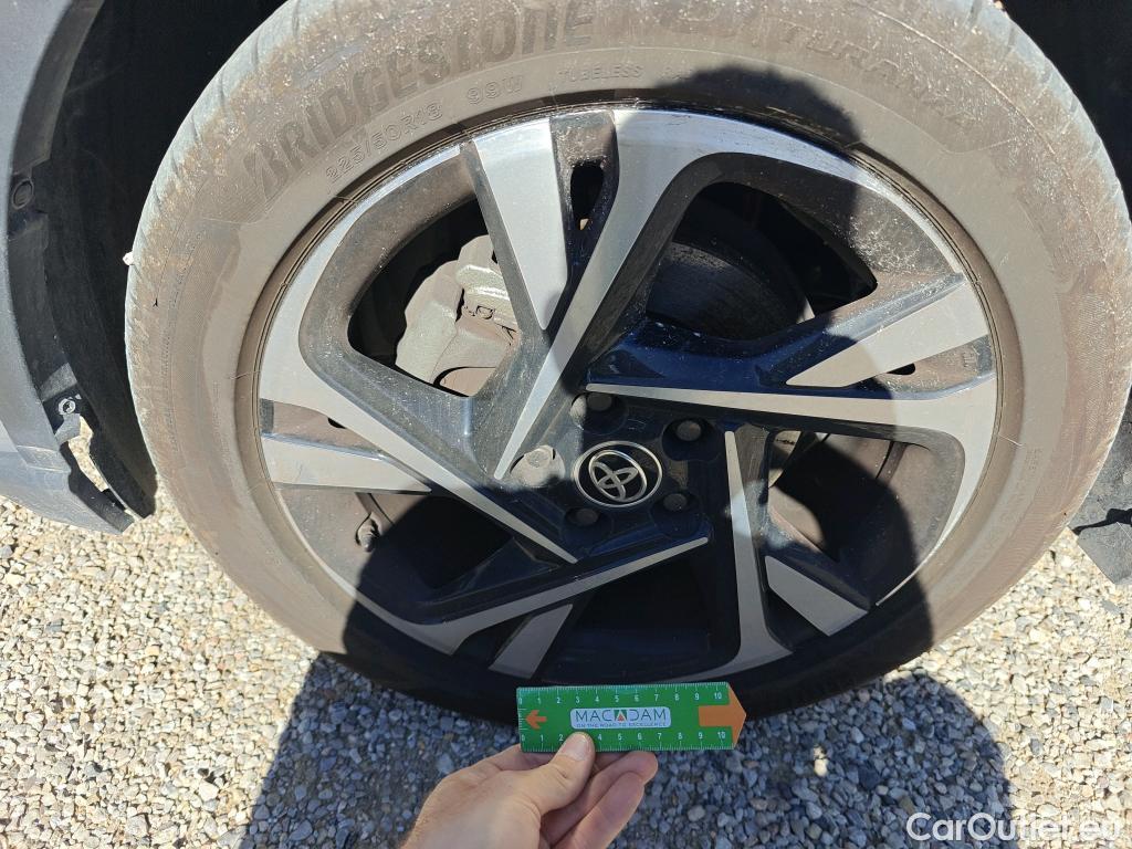  Toyota  C-HR TOYOTA  / 2019 / 5P / todoterreno 1.8 125H Advance #26