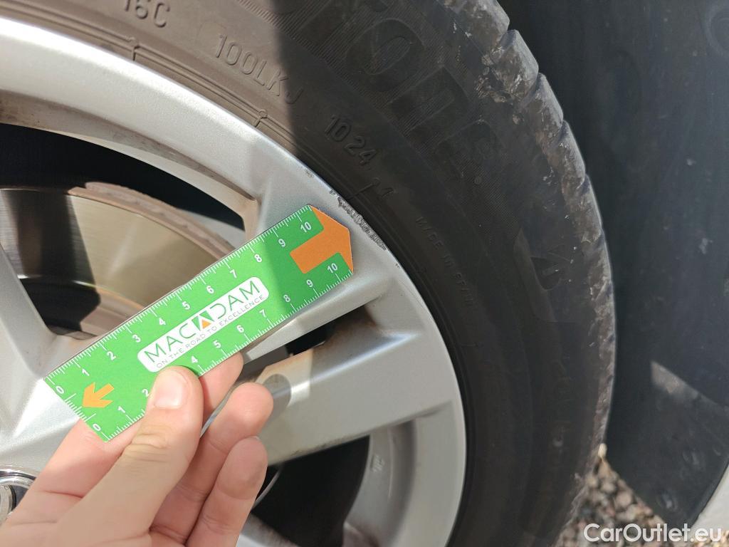  Toyota  Corolla TOYOTA  1.8 125H ACTIVE TECH E-CVT #51