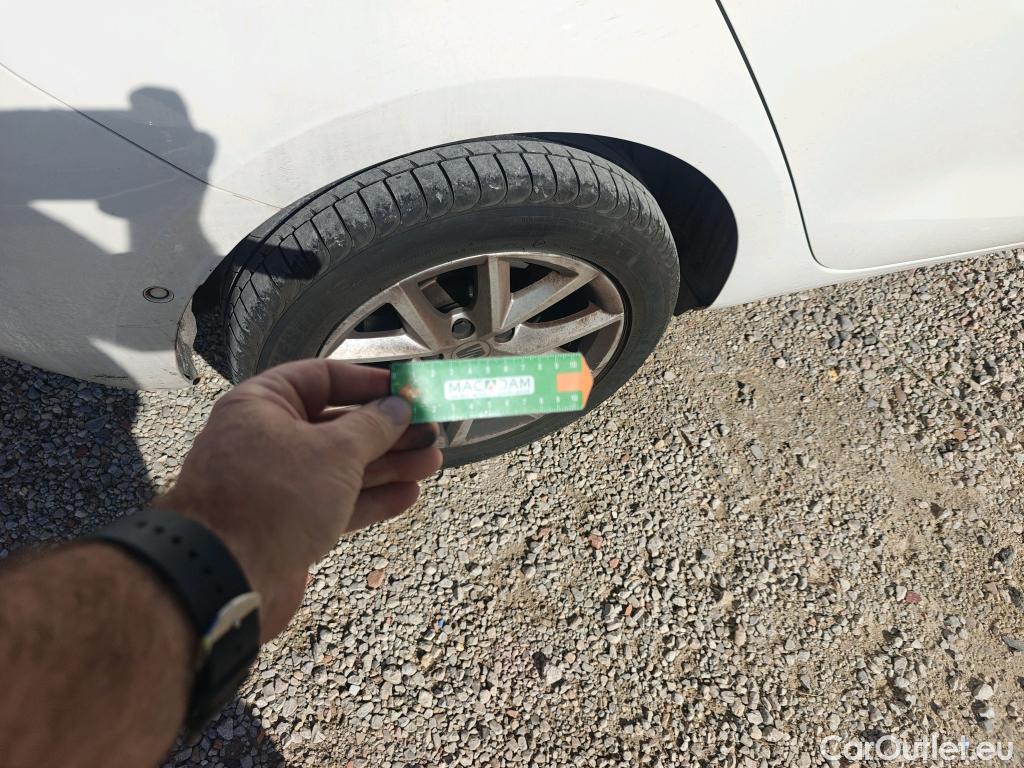  Land Rover  Discovery SEAT León / 2020 / 5P / berlina con portón / 2.0 TDI 85kW S&S Style XL(SP) #8