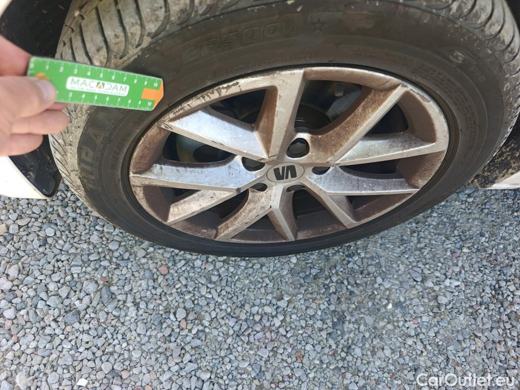  Land Rover  Discovery SEAT León / 2020 / 5P / berlina con portón / 2.0 TDI 85kW S&S Style XL(SP) #5