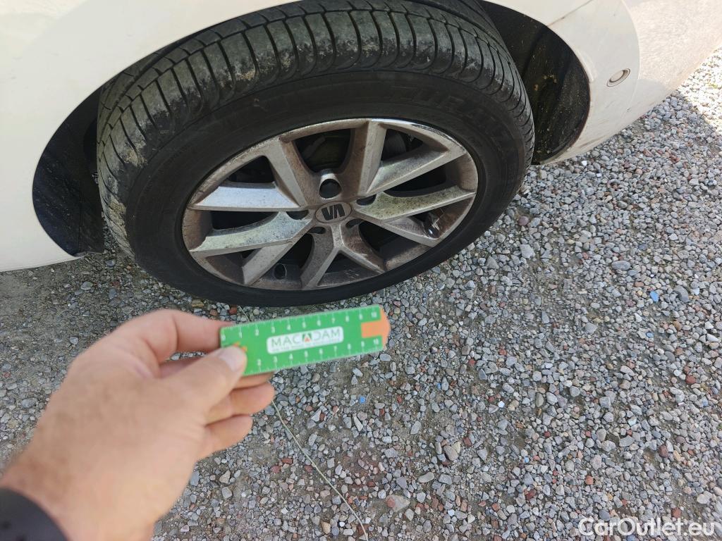  Land Rover  Discovery SEAT León / 2020 / 5P / berlina con portón / 2.0 TDI 85kW S&S Style XL(SP) #6