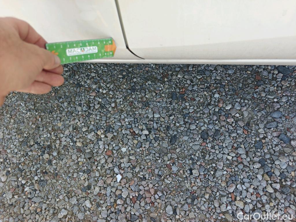  Land Rover  Discovery SEAT León / 2020 / 5P / berlina con portón / 2.0 TDI 85kW S&S Style XL(SP) #2