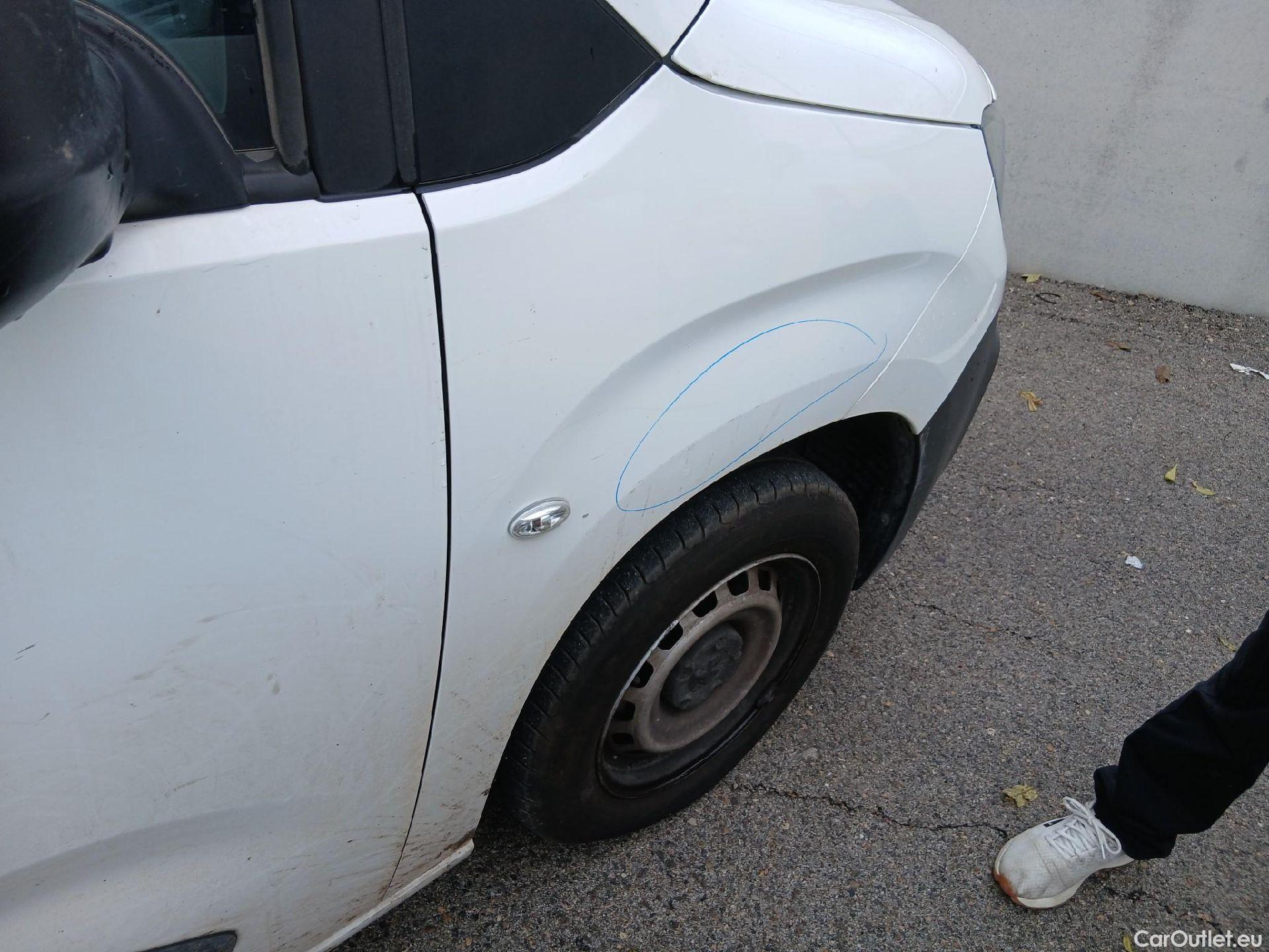  Peugeot  Partner PEUGEOT  / 2018 / 3P / furgón derivado de turismo Pro Standard 600kg BlueHDi 73kW #29