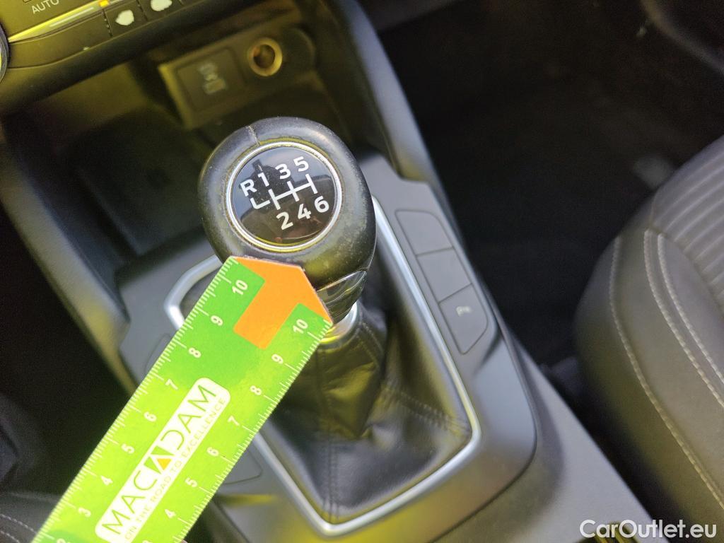  Ford  Kuga FORD  / 2019 / 5P / todoterreno Titanium 1.5 EcoBlue 88kW (120CV) #31