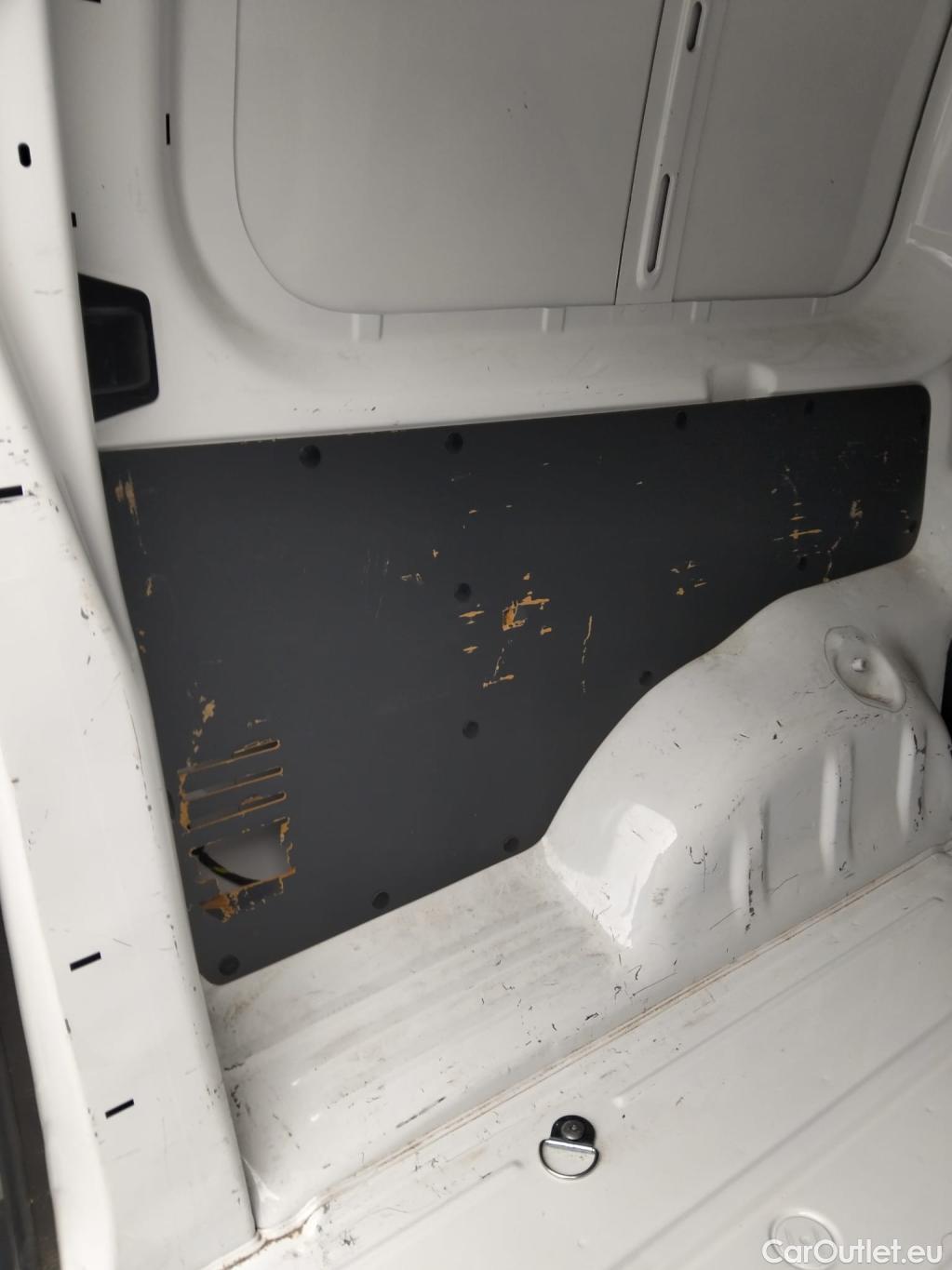  Peugeot  Expert PEUGEOT  / 2016 / 4P / furgón Furgón Pro 1.5 BlueHDi 100 Long #30