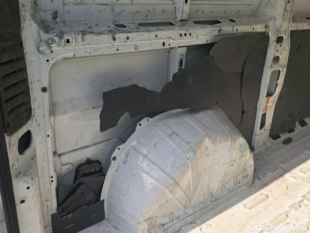  Peugeot  Boxer PEUGEOT  / 2014 / 4P / furgón 333 L2 H1 BHDI 103kW (140CV) S&S 6 V. M (AC) #43