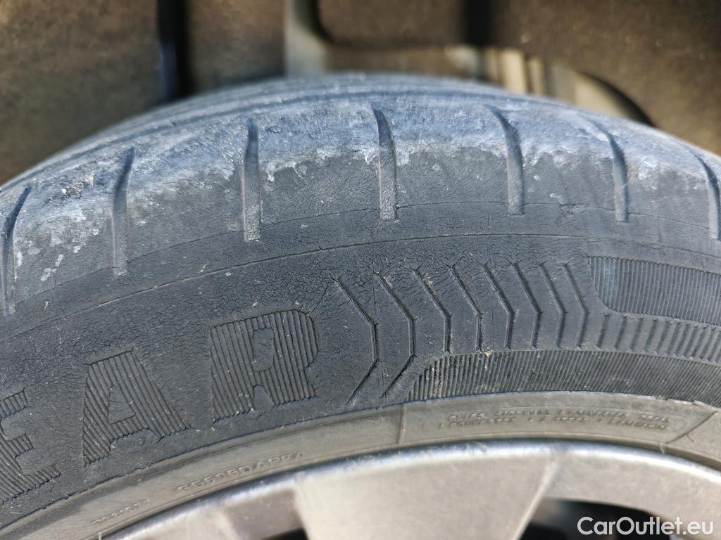  Volkswagen  Golf  VOLKSWAGEN / 2020 / 5P / familiar 2.0 TDI 85kW (115CV) DSG Variant #32